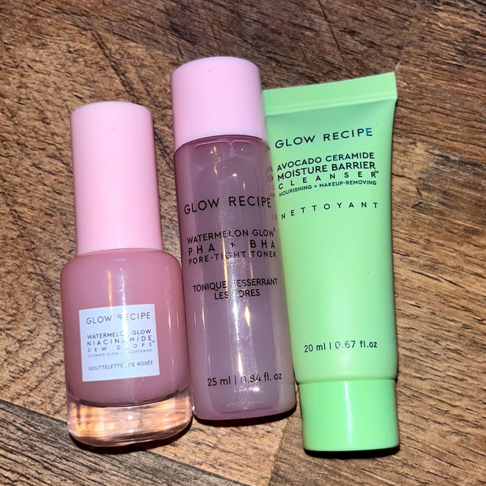 Mini glow recipe products with seals on it